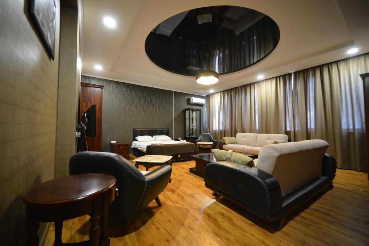 Green Hotel バトゥーミ エクステリア 写真