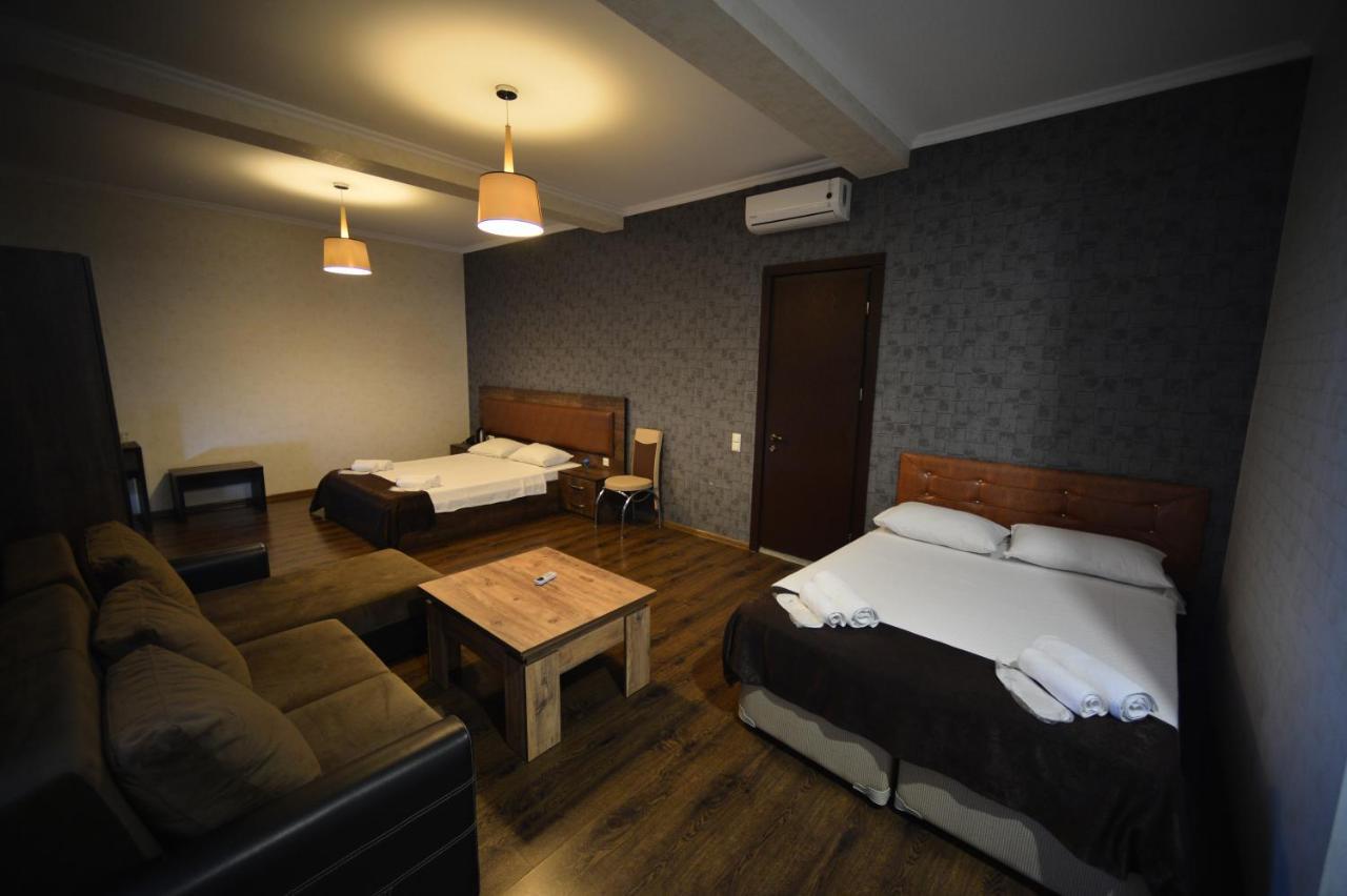 Green Hotel バトゥーミ エクステリア 写真