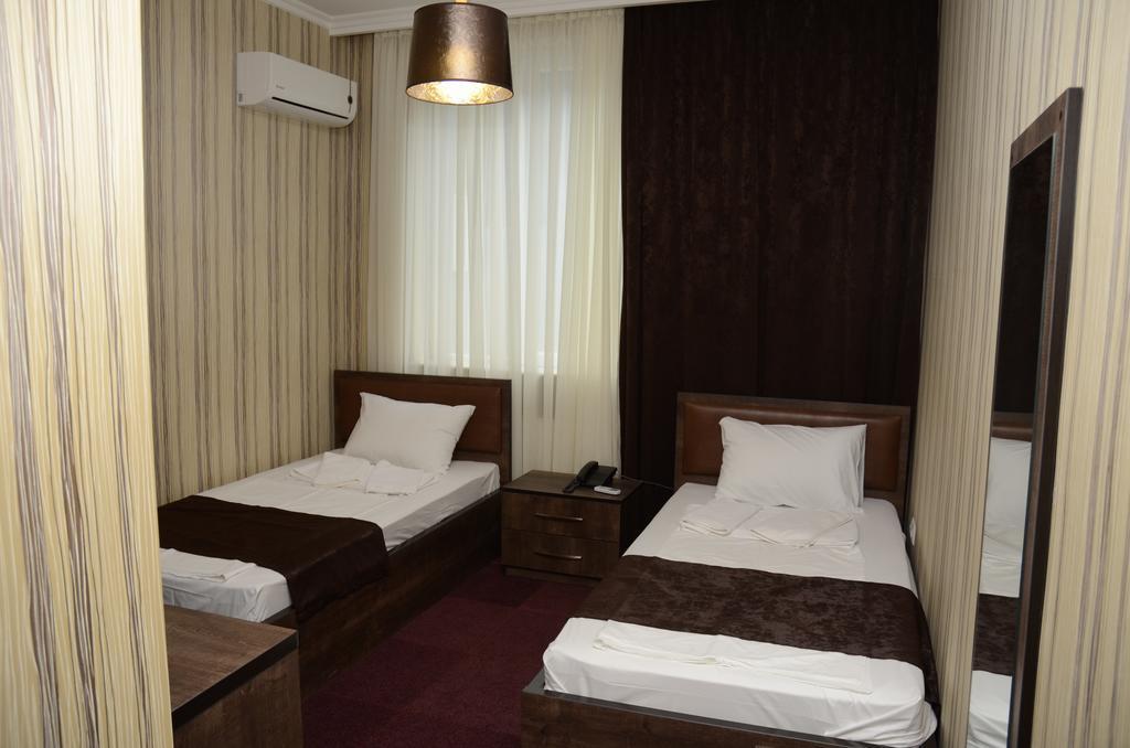 Green Hotel バトゥーミ エクステリア 写真