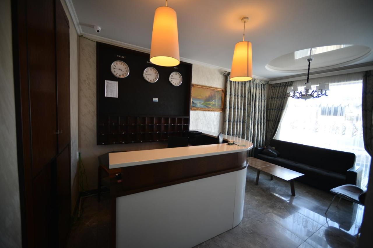 Green Hotel バトゥーミ エクステリア 写真