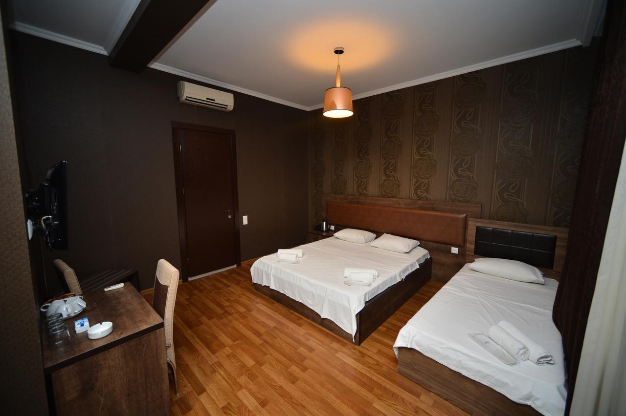 Green Hotel バトゥーミ エクステリア 写真
