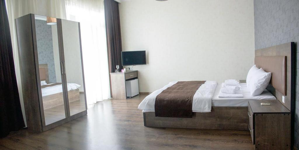 Green Hotel バトゥーミ エクステリア 写真