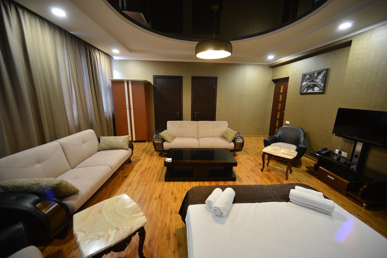 Green Hotel バトゥーミ エクステリア 写真