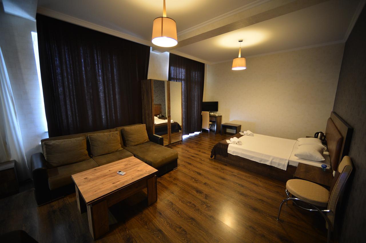 Green Hotel バトゥーミ エクステリア 写真